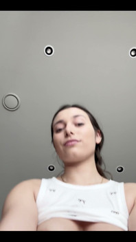 Chi viene in chat per massaggiare le mie tette?!