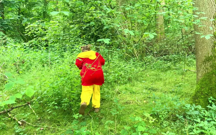 JessieHH: Winnie the Pooh Got Greedy and Stuck and Has to...