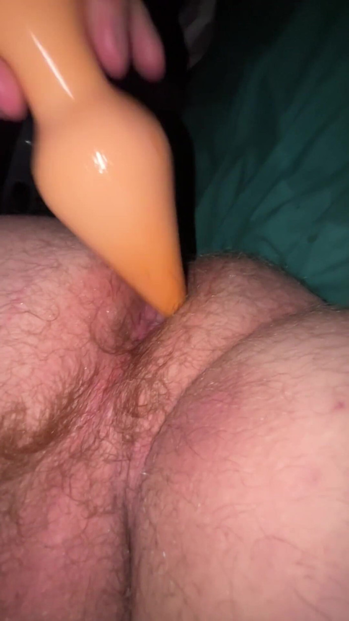 Bigwhitecock: Gioco con il mio grosso plug anale nel culo
