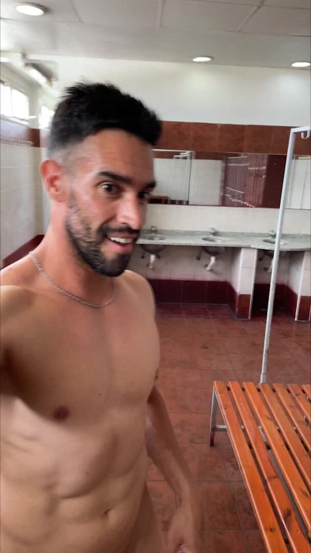 Paul Williams: Caminando Desnudo Por Los Vesturarios Del Gimnasio