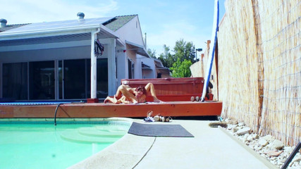 Hand Lotion Studios: Dvě lesbické teenagerky s velkým tělem si užili prstění kundiček...