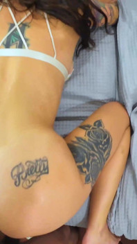 Eu esmago a linda gata tatuada Parker Skyes