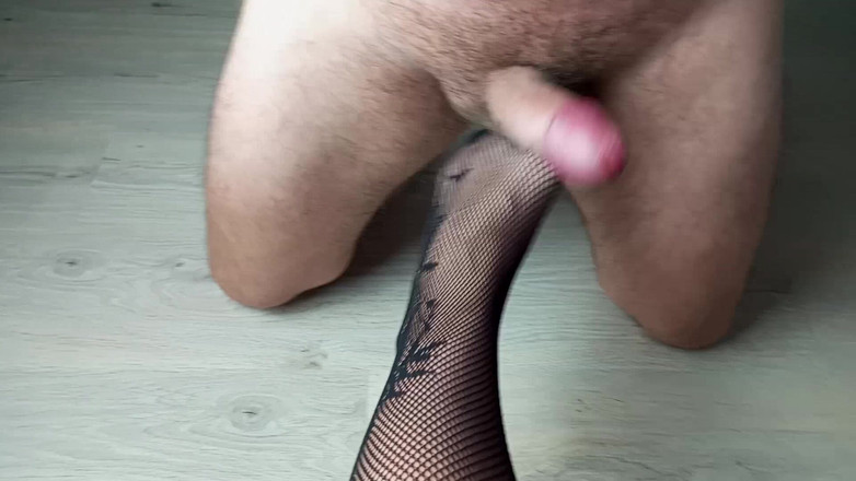 Mistress Redix: 1 calcio nei testicoli - 1 bacio sul piede!