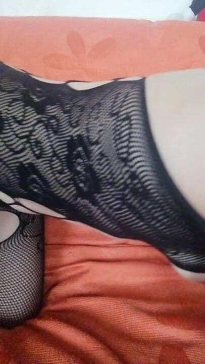 Hot flower: Seksi orta yaşlı seksi kadın kanepede parmaklıyor