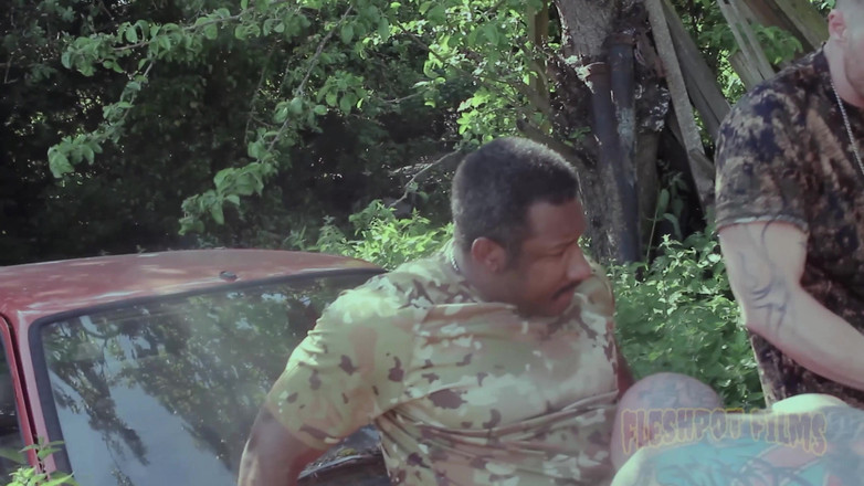 Fleshpot films: Šukání na dvorku