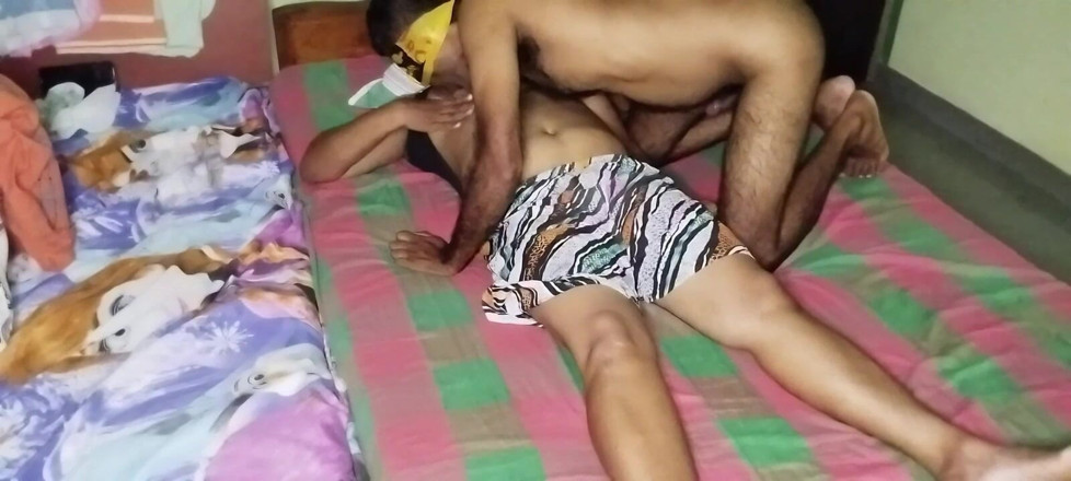 Walnuwa: Sri coppia di piedi tette sessuali succhiano con massaggio al...