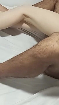Üvey kız kardeşim ona tam video çektiğim zevkten gerçekten mutlu hissediyor