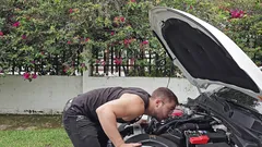 Вони допомагають мені відремонтувати мою машину, і я плачу трахом