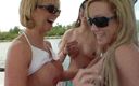 Lesbian Illusion: Verrückte lesbenorgie in einer yacht