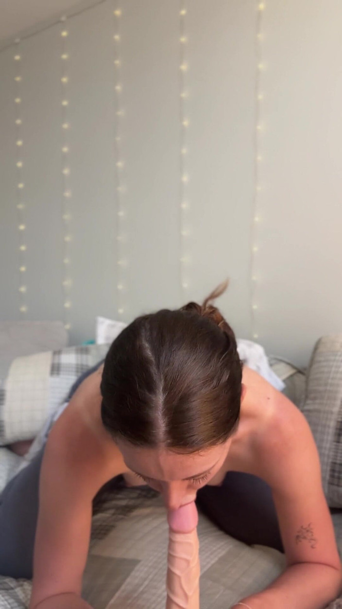 Nadia Foxx: 经验不足的天真按摩师给你伸出援助之手
