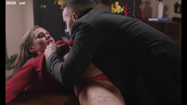 MixedX: Tina kay İtalyan büyük yarakla sert sikiliyor ve dölleniyor