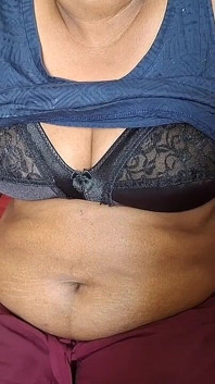 La miLF asiatica non può resistere al bisogno di un video virale