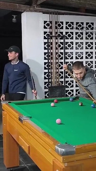 Вітчим моєї подруги повернувся додому раніше, ніж очікували