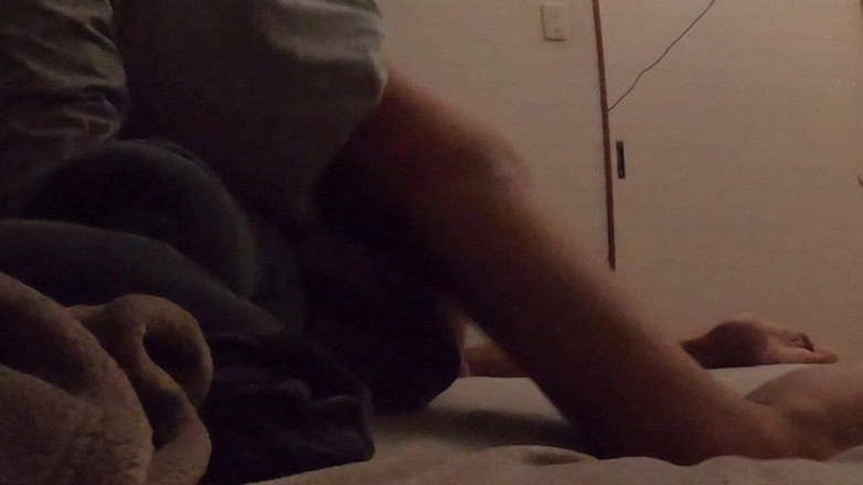 Manpicdeathmatch: Asmr geme e geme mentre scopata nella gogna