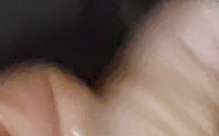 50butstill20ish: 她收集我这一周的所有精液，然后每周五把它抹在脸上！