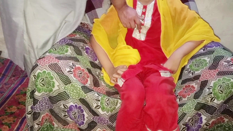 Small Baby: Desi Maal Ko Ghar Pe Bulakar Choda Doggystyle Men