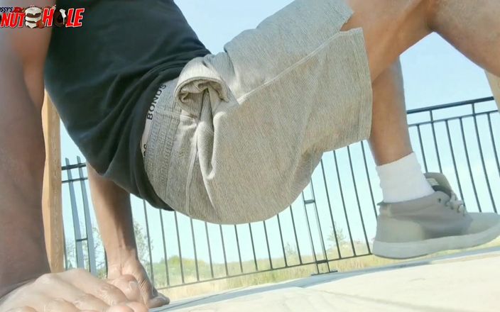 Ass Monkey: Curul distrus al lui Dj Buttpussy