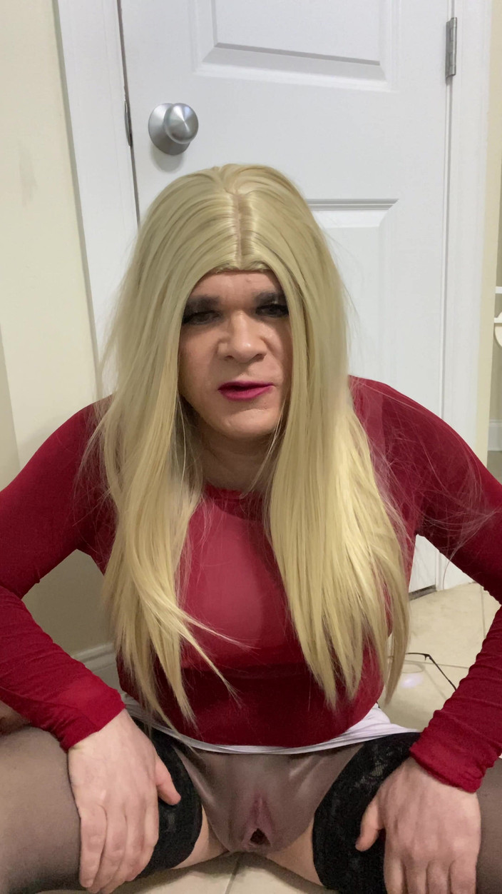 MadisonCD2025: Crossdresser transeksual wanita memakai pepek mainan palsu mengusik dan bercakap...