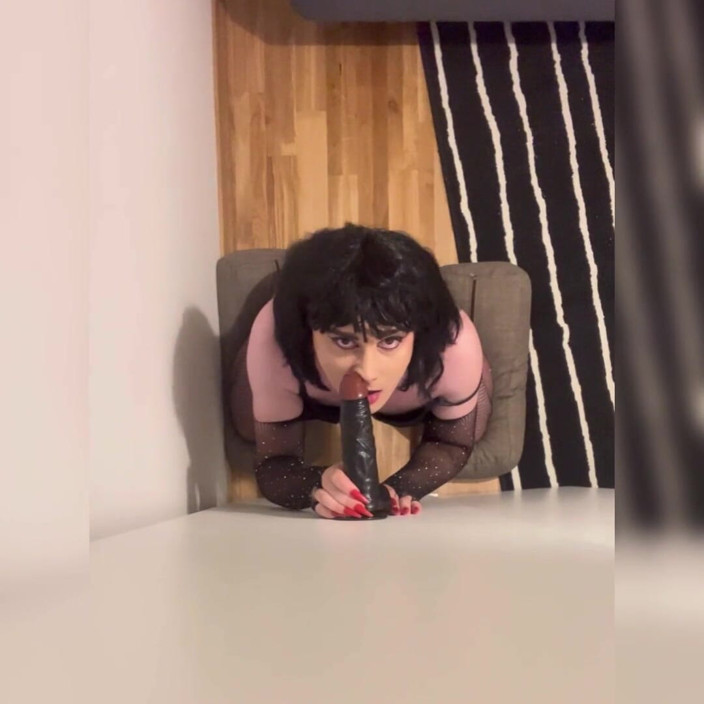 Sissyvalerie69: बस मेरे खिलोने के साथ खेल रहा हूँ