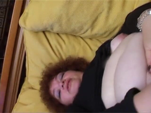 Ugly but HOT: Italiaanse bbw geniet van een grote dildo in haar dikke...