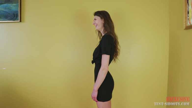 Test-Shoots: Sascha giovane bella allenatrice di fitness in un'intervista video casting...