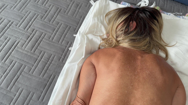 InternalDrive: हॉट चोदने लायक दादी अपने मर्द पर और अधिक वीर्य छोड़ती है