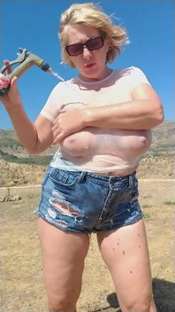 Seluar pendek atas semata-mata dan paip hos