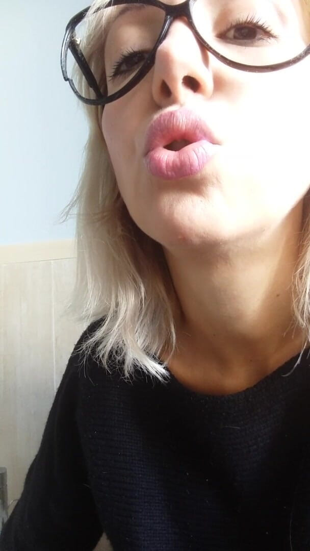 savannahamatoriale: Kouření během soukromé chvíle