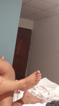 Plnění sousedovy kundičky mléčným misionářským stylem