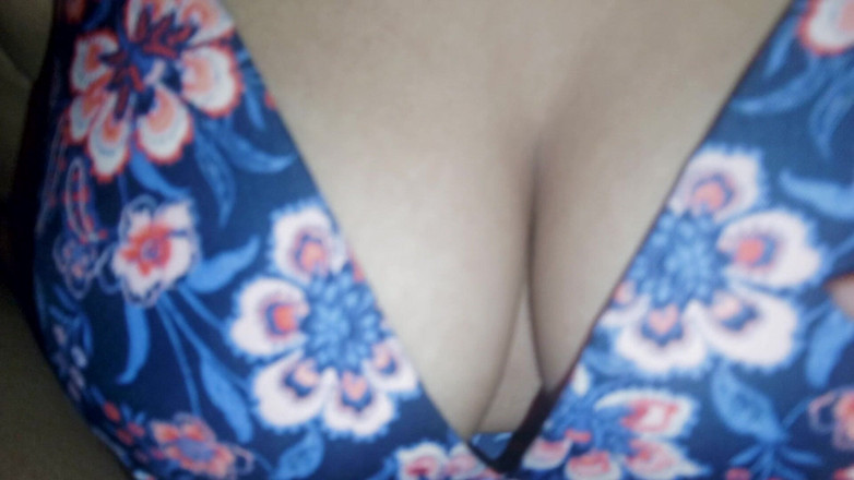 Nadiyabd: La mia sorellastra Nadiya è venuta nella mia camera da letto,...