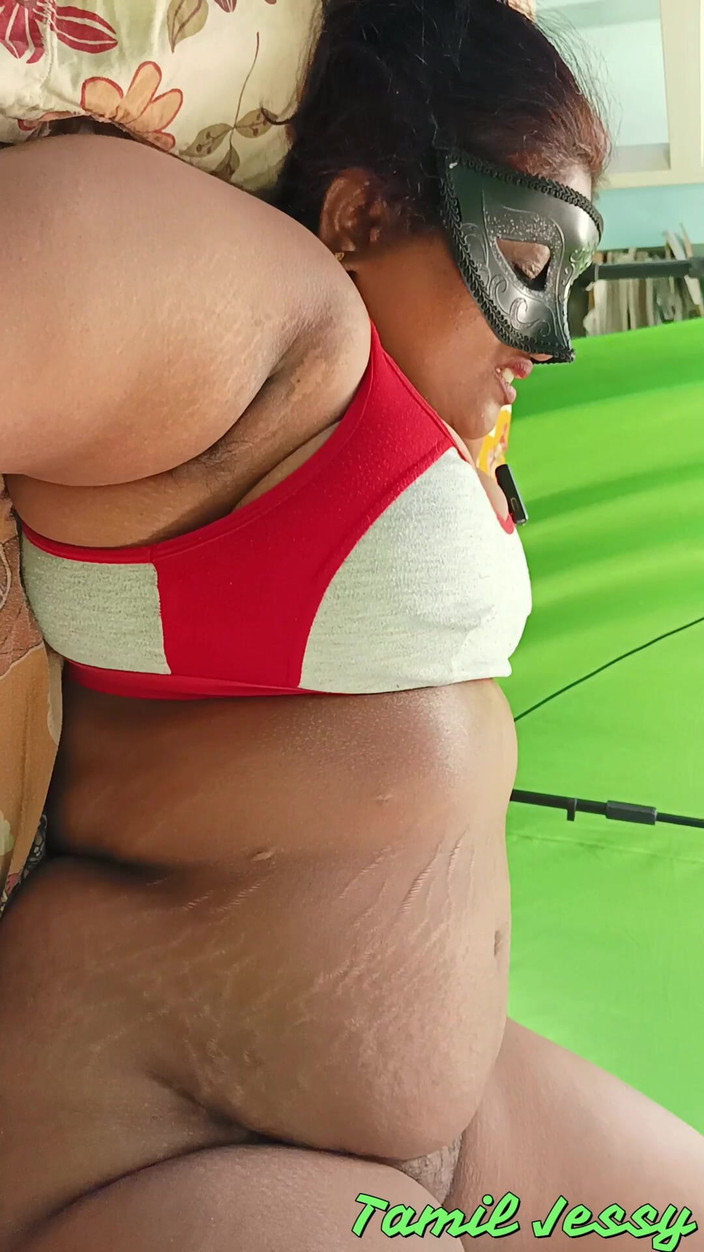Tamil Jessy: Belle-sœur super-sœur