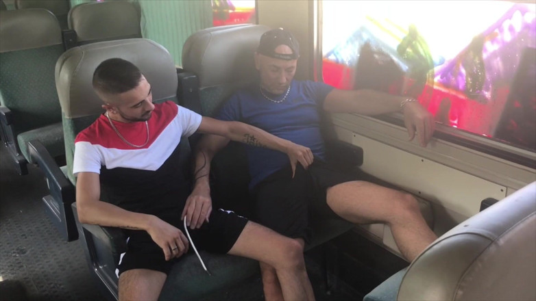 PRIVATE CLUB BIG COCK FUCKERS: Riskey exhib follada a pelo en pubilc tren joven heterosexual