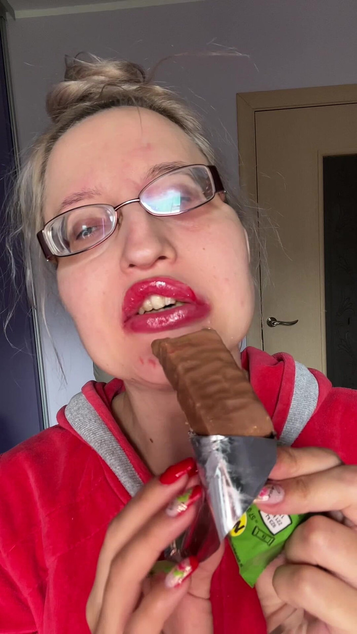 FinDom Goaldigger: Giantess Big Lips Big Eyeglasses Asmreating Snickers Protein Bar