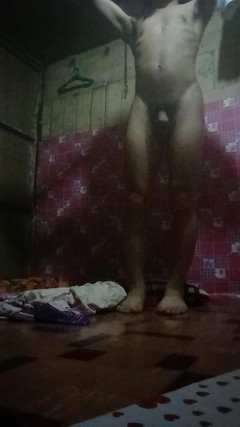 Reynaldo6: Królowa schroniła się w nowym pokoju