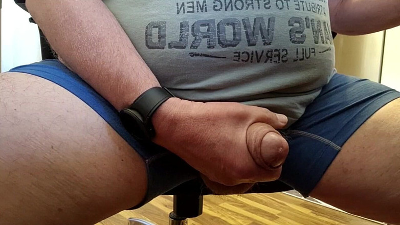 CiccioloBrizzolo: Я мастурбую своїм великим членом і кінчаю