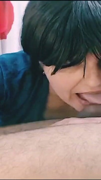 ควยแข็งทําให้เธอเงี่ยน