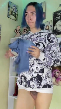 Sissy Boy Modeling Her Favorite Jeans Livecam