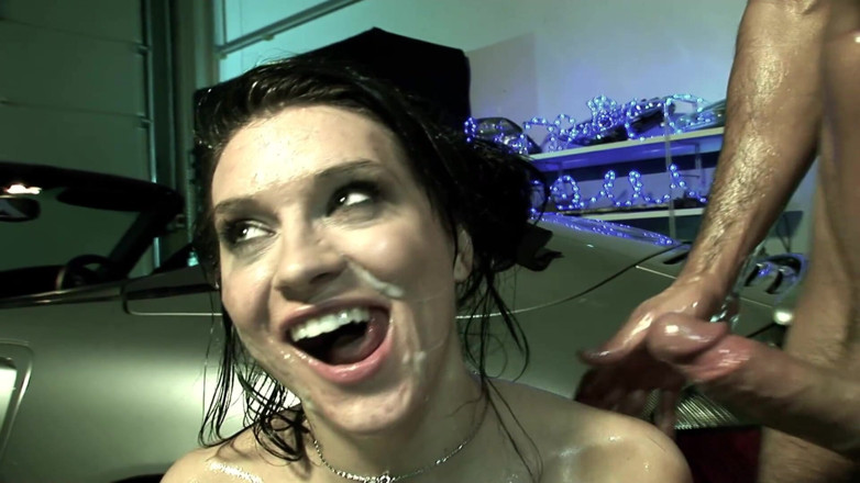 Very hot hardcore: หีเงี่ยนโดนเย็ดหีสองรูโดยช่างเครื่องสองคน