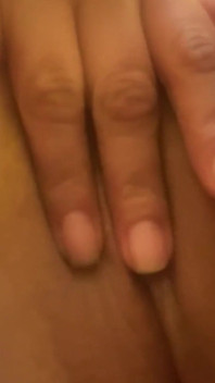 Close-up view se masturbando com meu vibrador muito bem