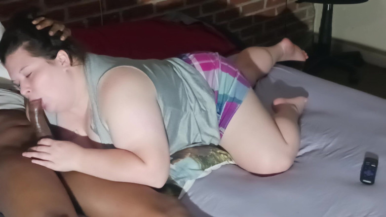 Sloppylynn: Succhia il cazzo del vecchio vuole quella sborrata in gola...