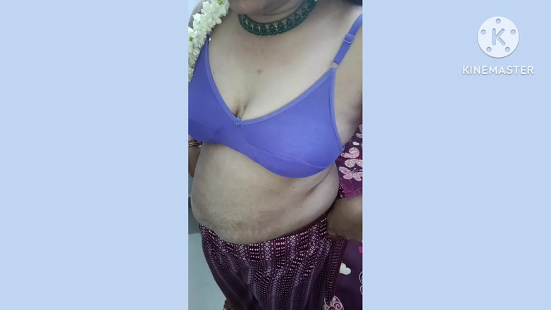 Muruga: Mătușă desi se fute sexy prima dată pentru fratele vitreg