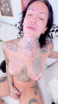 Fresh Out of the Douche (branlette en solo en POV)