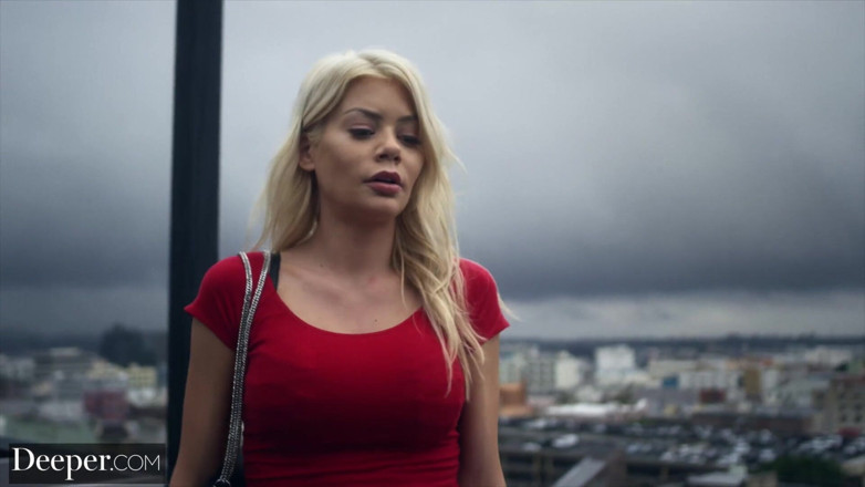 Deeper: Profondo. Le bionde gemelle Riley ed elsa hanno un'intensa cosa...