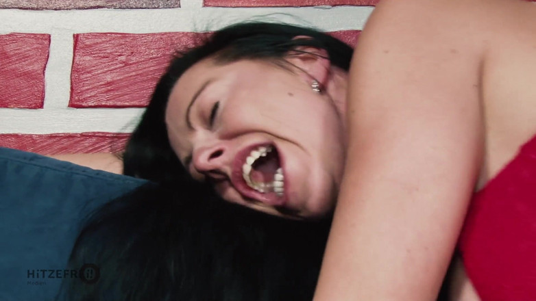 Hitzefrei: Texas Patti screams while being pounded by a big cock