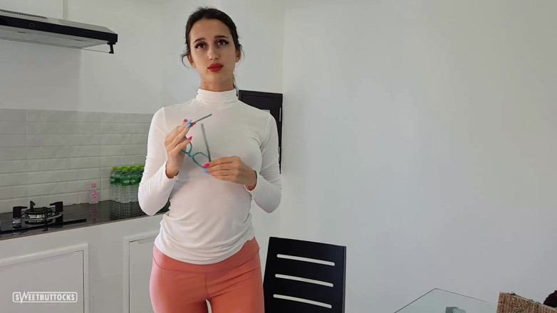 SweetButtocks: È tornata dal lavoro e ha cominciato a scoparsi nel...
