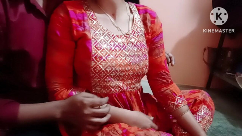 Madhu bhabhi: Zum ersten mal wurden die möpse der freundin hart gedrückt...