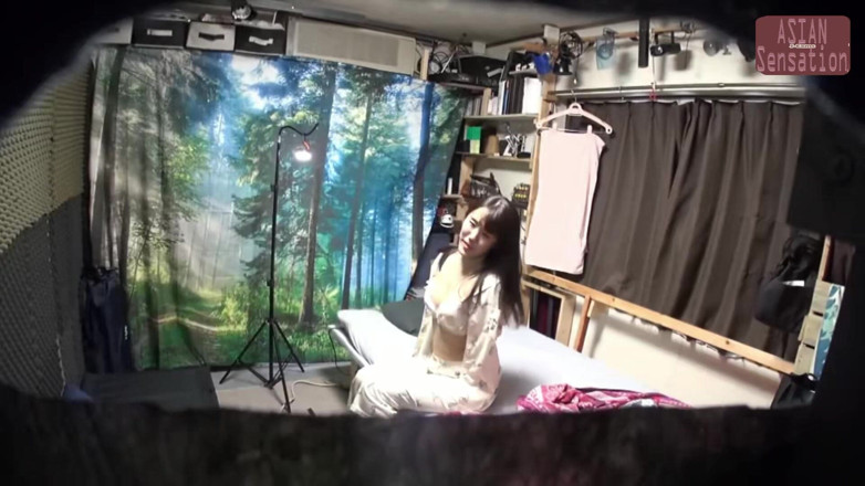J-Cams: 与我妻子的朋友一起越过界线 - 30 岁 - 第1集