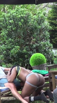 Dikongkek lurus di taman oleh Jess Royan