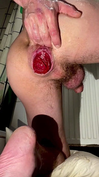 ดันกุหลาบเปียกของฉันออกมาและยัดกําปั้น