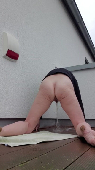 JulieEroticDress: Squirt avec fouet